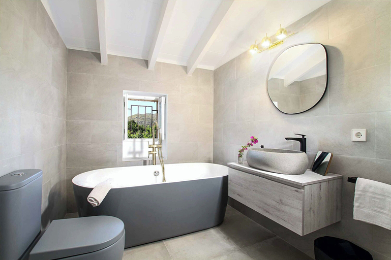 Others 5, Villa Crever, Baleares