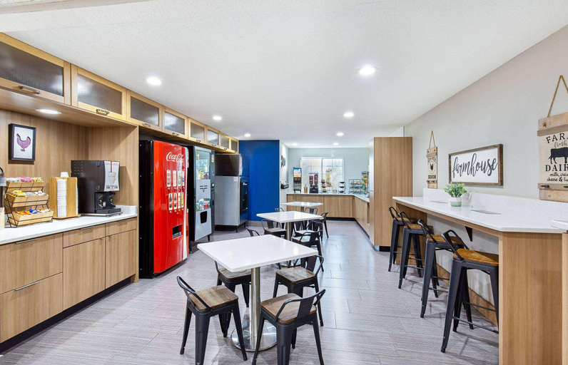 Food & Drinks, Microtel Inn & Suites By Wyndham Columbus North, Muscogee