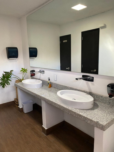 Bathroom, Hotel Jimenez, Del Centro