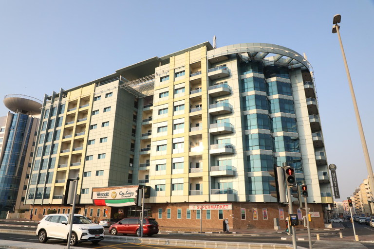 Exterior & Views