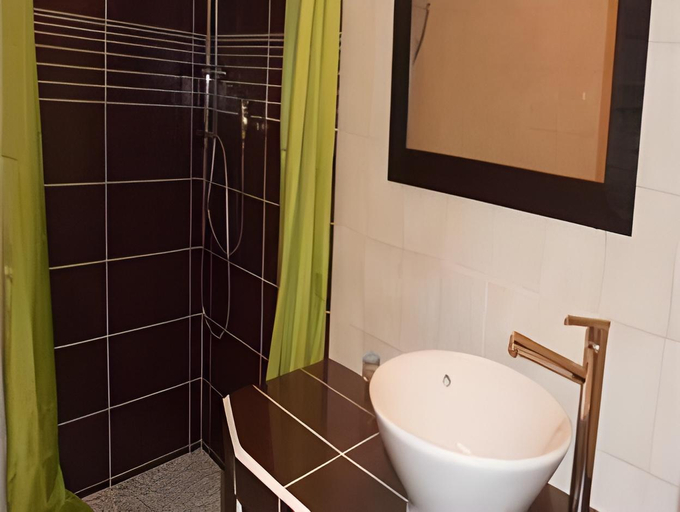 Bathroom 3, Altera Roma Hotel, Vaucluse