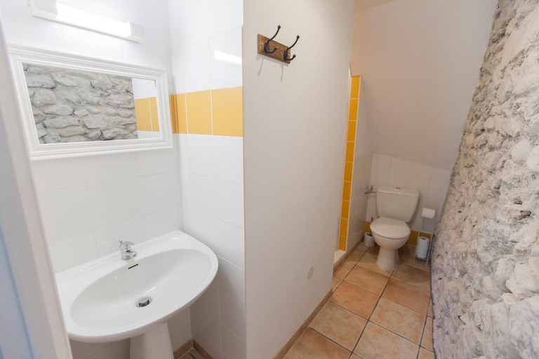 Bathroom 3, Hotel de la Place, Alpes-de-Haute-Provence