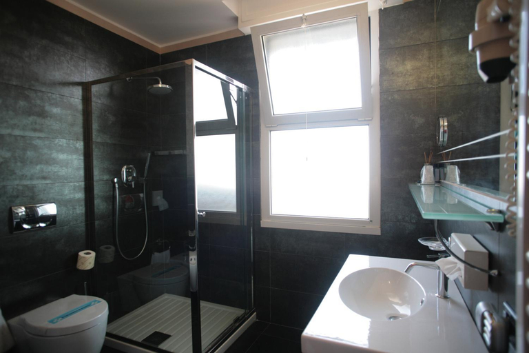 Bathroom 5, Hotel Nautico, Rimini