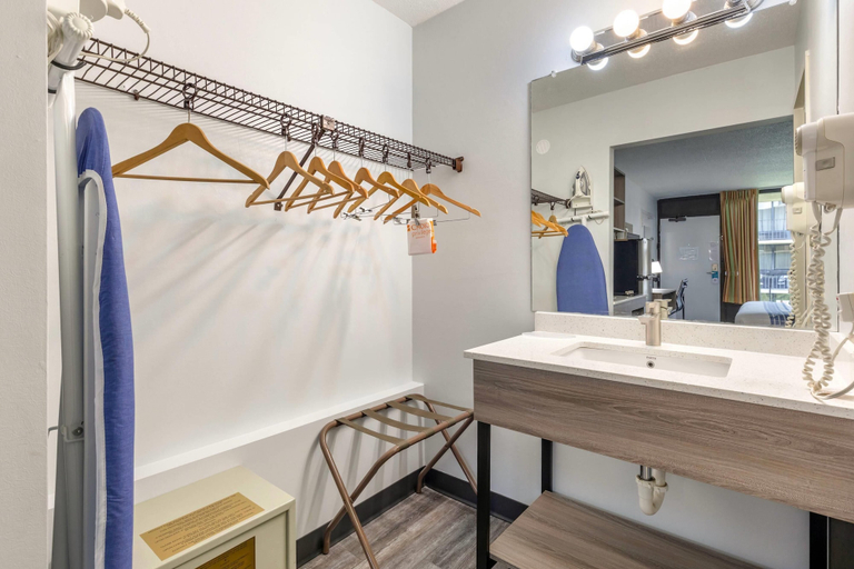 Bathroom 4, Suburban Studios Tysons Corner, Fairfax