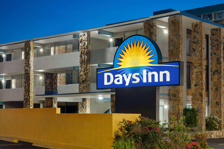 Exterior & Views 2, Days Inn by Wyndham Myrtle Beach-Beach Front, Horry