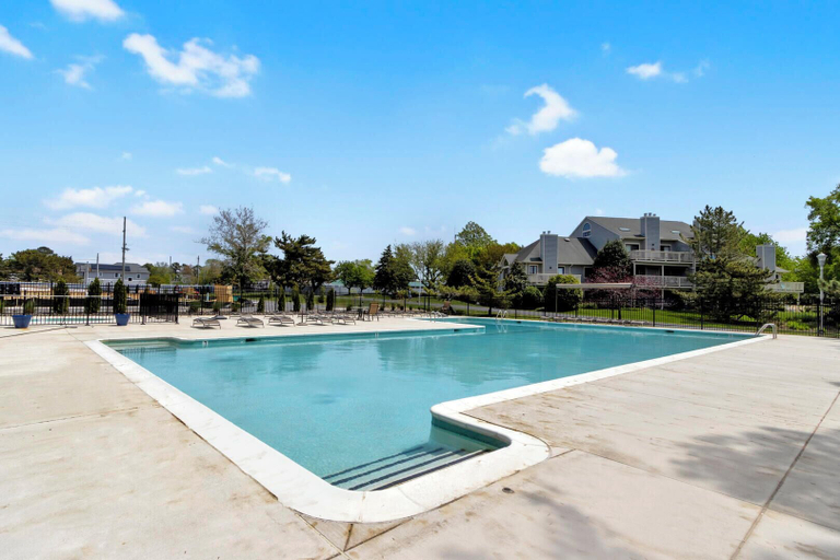 Sport & Beauty 5, Spring Lake 601, Sussex