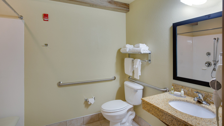 Bathroom 3, Cobblestone Inn & Suites - Clintonville, Waupaca