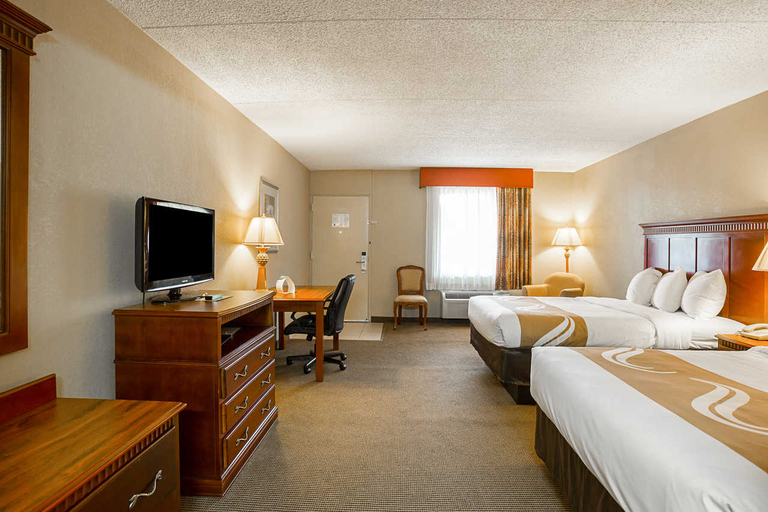 Bedroom 3, Quality Inn Hurricane Mills, Humphreys