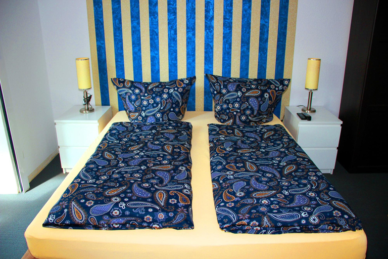 Bedroom 2, Die Botschaft, Berlin
