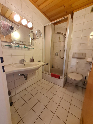Bathroom 3, Hotel-Barbarossa-Garni bei Hanau, Main-Kinzig-Kreis