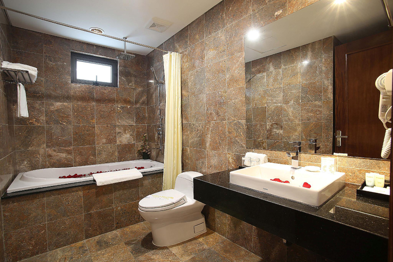 Bathroom 4, London Hanoi & Apartment, Cầu Giấy