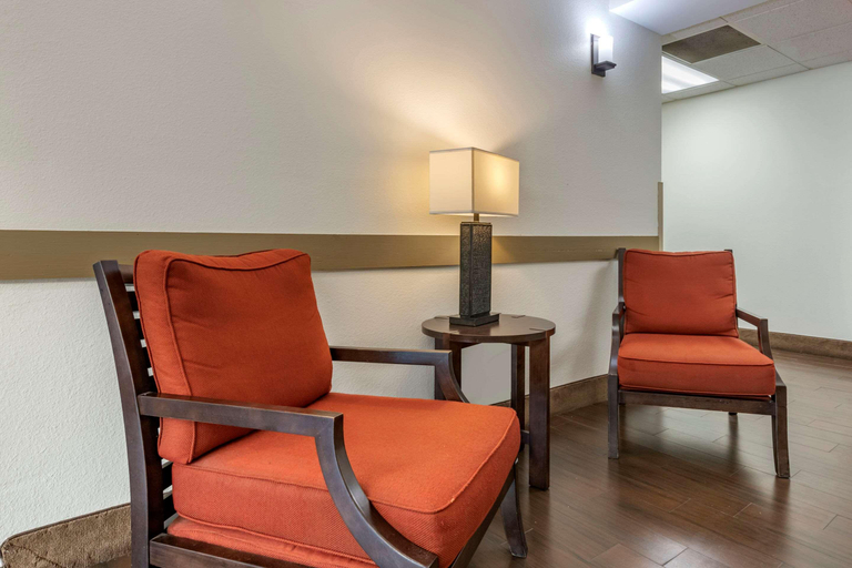 Public Area 2, Comfort Inn & Suites Deland - Near University, Volusia