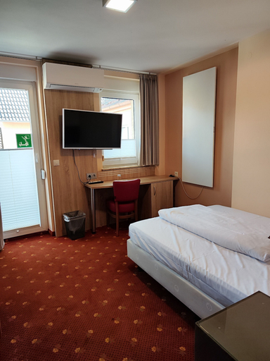 Bedroom 4, Hotel-Pension Altes Weinhaus, Neustadt an der Weinstraße