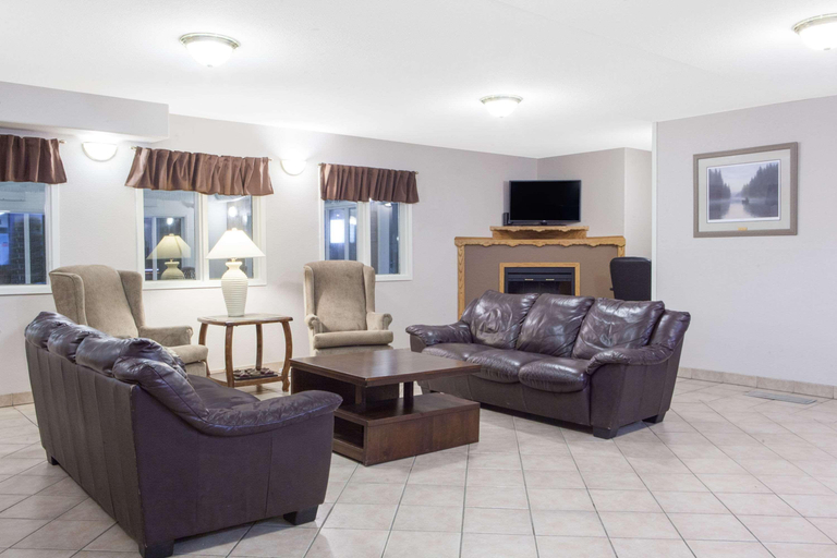Public Area 2, Super 8 by Wyndham Fort Frances, Rainy River