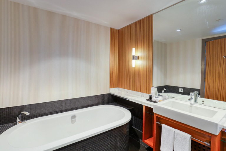 Bathroom 5, Marsden Viaduct Hotel, Waitakere