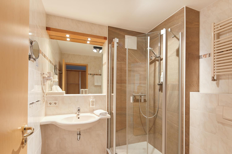 Bathroom 5, Hotel Sonneck, Schwalm-Eder-Kreis