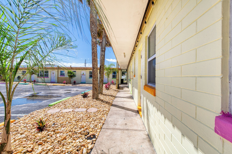 Others 3, Pineapple Shores Retro Inn, Volusia