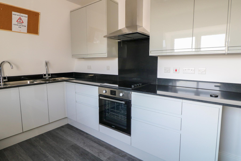 Others 4, Comfy Studio in Kingsbury F7, London