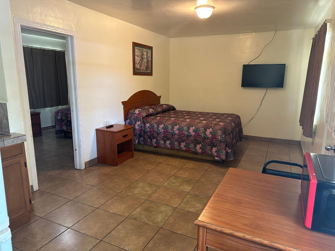 Others 3, Kentucky Motel, Manatee