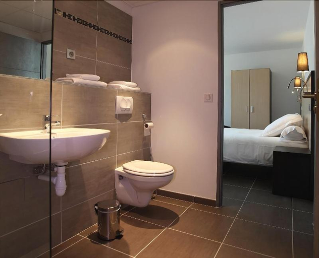 Bathroom 3, Hotel Restaurant les Pielettes, Bouches-du-Rhône