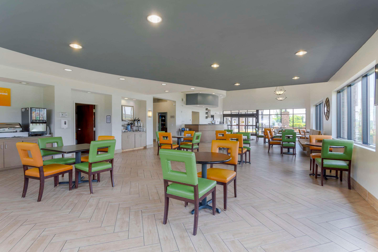 Food & Drinks 5, Comfort Suites Kodak Sevierville, Sevier
