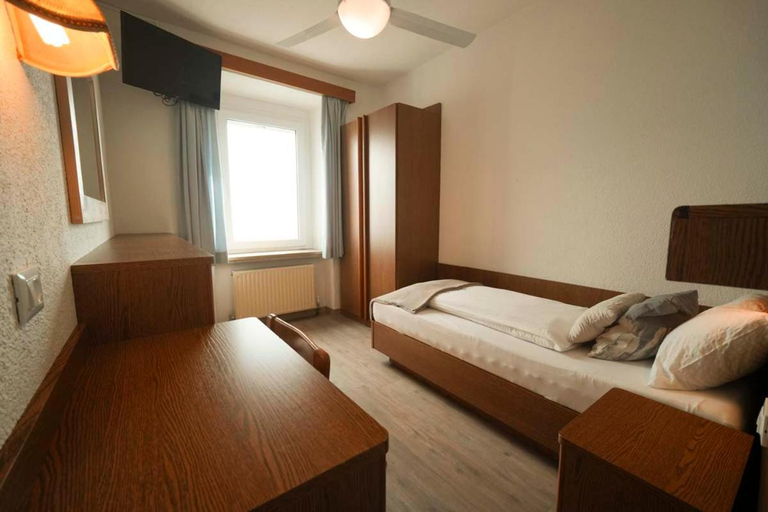 Bedroom 2, Hotel Deva, Trento