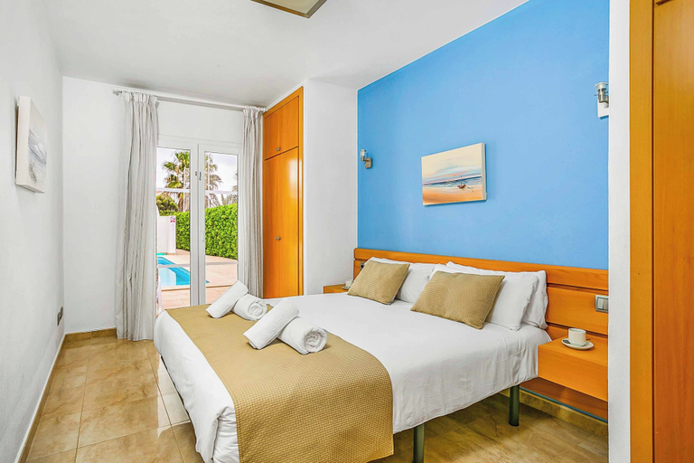 Others 3, Villa Betty, Baleares