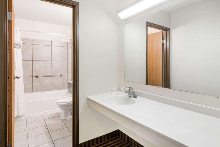 Bathroom 3, Super 8 by Wyndham La Vale/Cumberland Area, Allegany