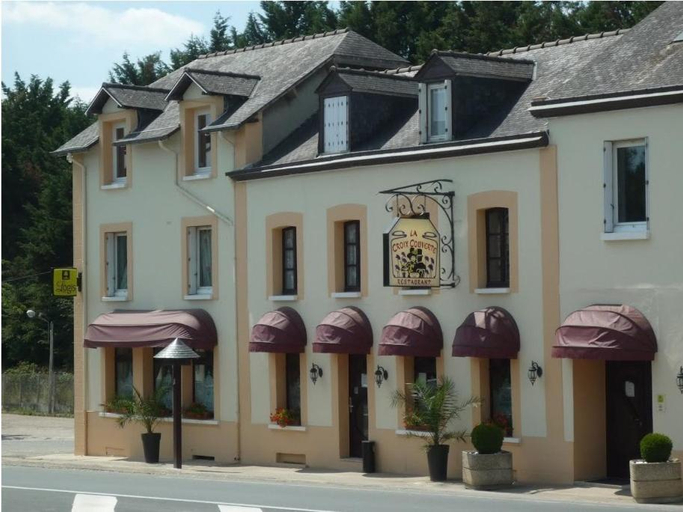 Exterior & Views 1, Logis Hotel-Restaurant La Croix Couverte, Mayenne