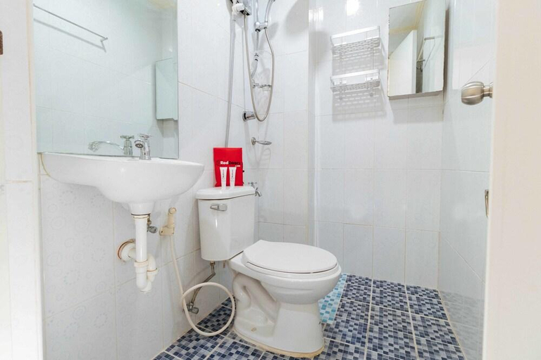 Bathroom 5, CPG Estate Hotel Taguig, Taguig