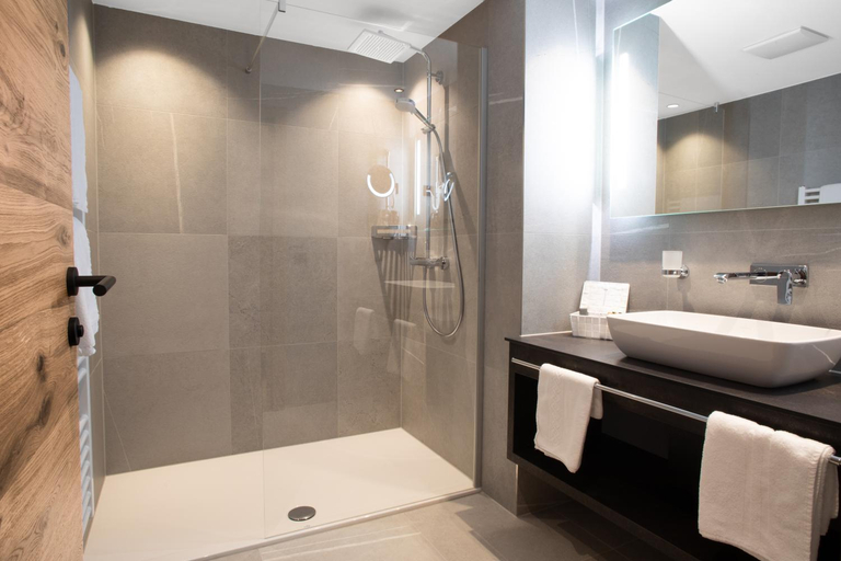 Bathroom 3, Superior Gourmethotel Yscla, Landeck