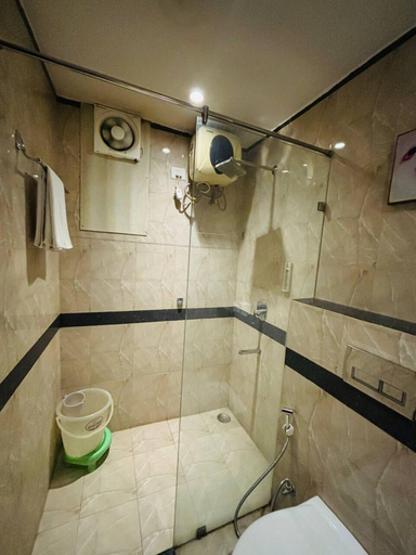 Bathroom 5, The Royal City Hotel, Jodhpur