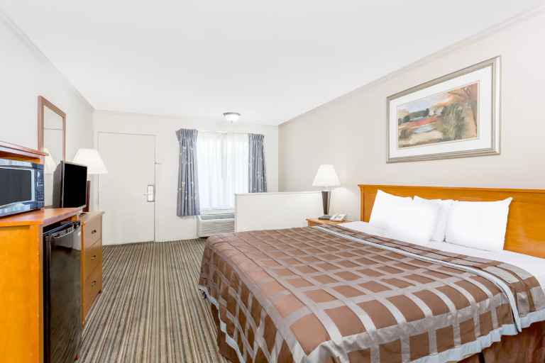 Bedroom 3, Days Inn by Wyndham Manning, Clarendon