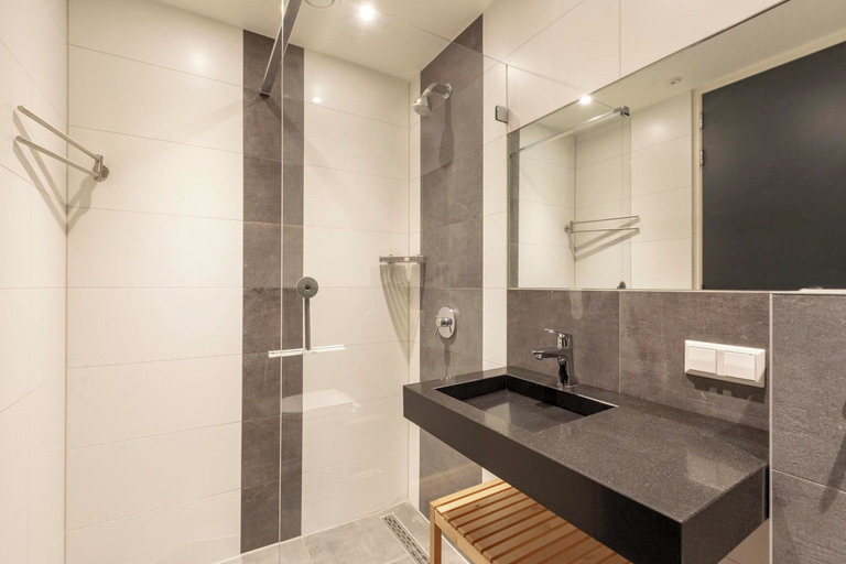 Bathroom 5, Suite De Uitwaayer for 2-people, Zijpe