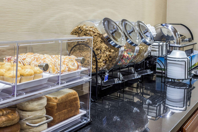 Food & Drinks 5, Comfort Inn Greensboro, Guilford