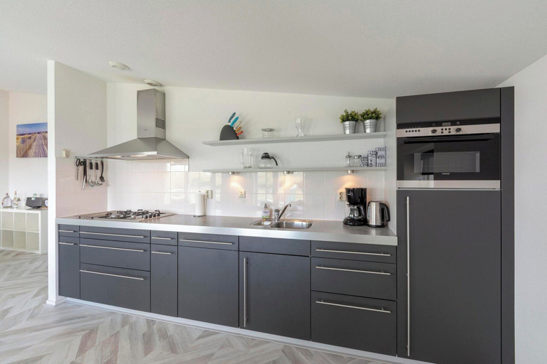 Private kitchen 5, Beachside Apartment With Balcony, Zijpe