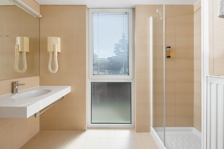 Bathroom 4, Hotel Albatros Plava Laguna, Vrsar