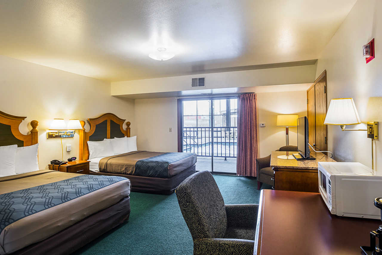 Others 5, Econo Lodge Waupaca, Waupaca