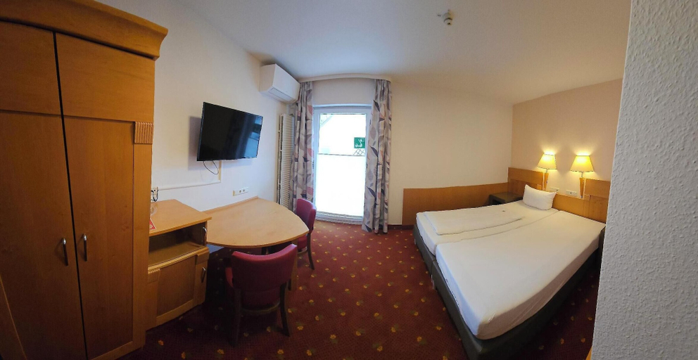 Bedroom 2, Hotel-Pension Altes Weinhaus, Neustadt an der Weinstraße