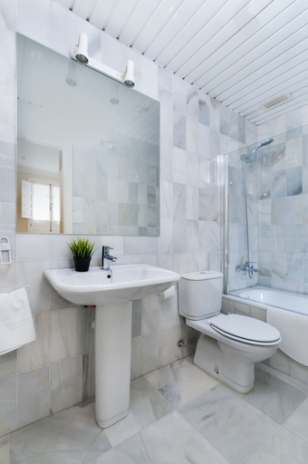 Bathroom 4, Confortable Apartment With 2 Bedrooms in Excellent Location. San Isidoro, Sevilla