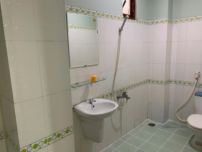 Bathroom, nhà nghỉ Hoa Quỳnh, Bien Hoa