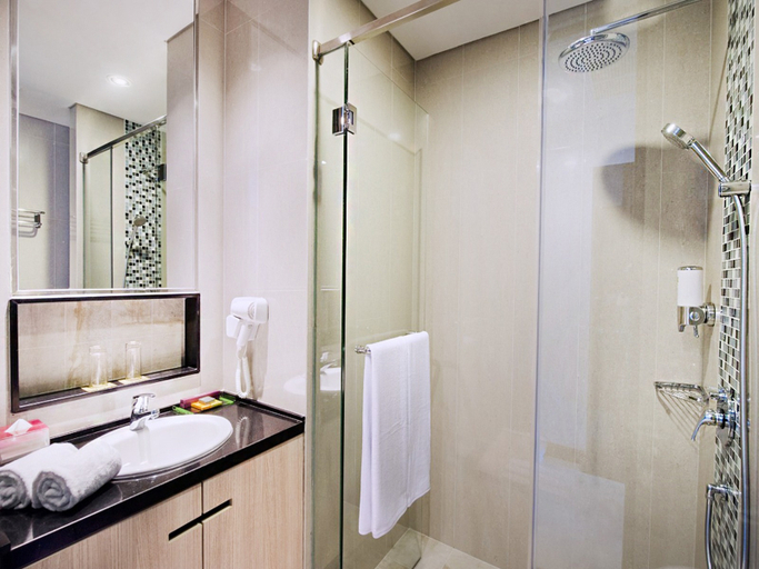 Bathroom 5, The Southern Hotel Surabaya, Surabaya