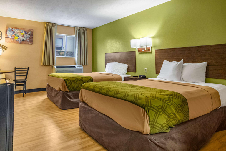 Bedroom 4, Econo Lodge Kent Area, Portage