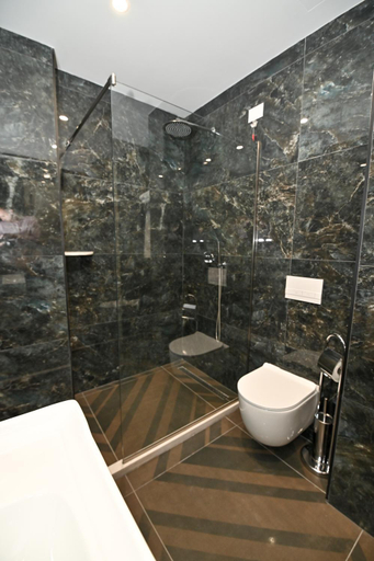 Bathroom 3, Hotel Zanzi, Durrësit