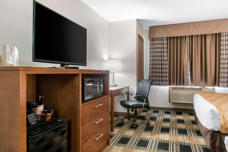 Bedroom 3, Quality Inn Rochester Area, Olmsted