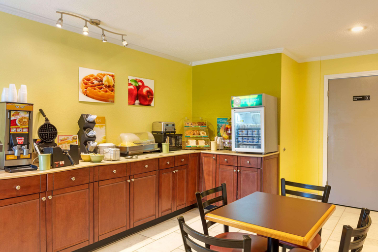 Public Area 2, Quality Inn Cleveland North, Bradley