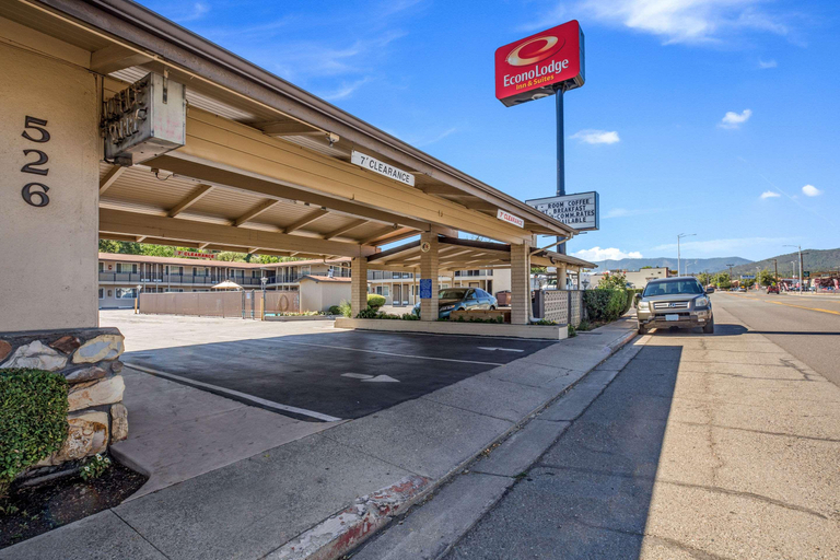 Public Area 1, Econo Lodge Inn & Suites, Siskiyou