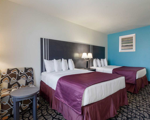 Bedroom 3, Quality Inn Buffalo, Leon