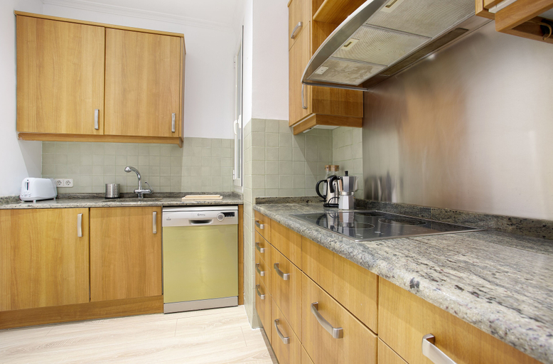 Private kitchen 4, Big Apartment 2 Bedrooms & 2 Bathrooms. Chamberí, Madrid