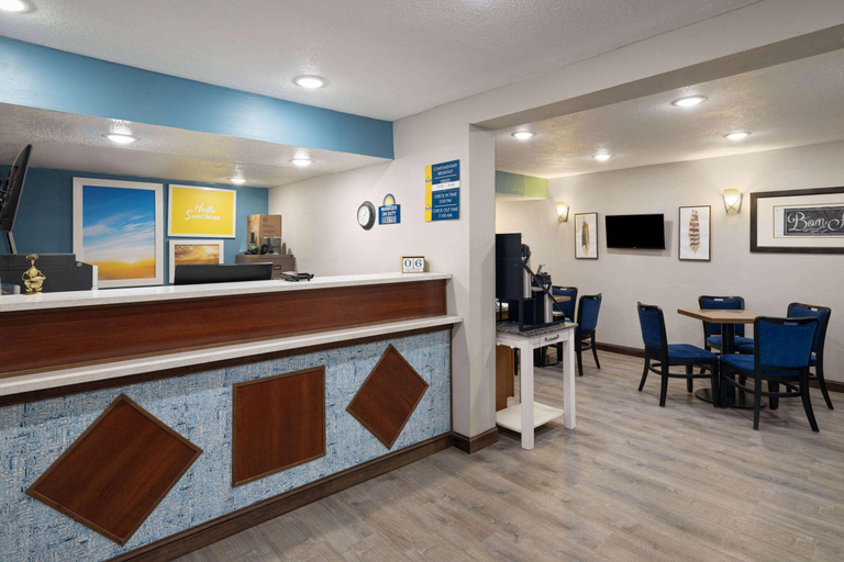 Public Area 2, Days Inn & Suites by Wyndham Kokomo, Howard